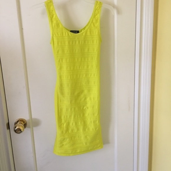 NWT! Bebe Yellow Bodycon Dress with Open-Back XS - Picture 3 of 8